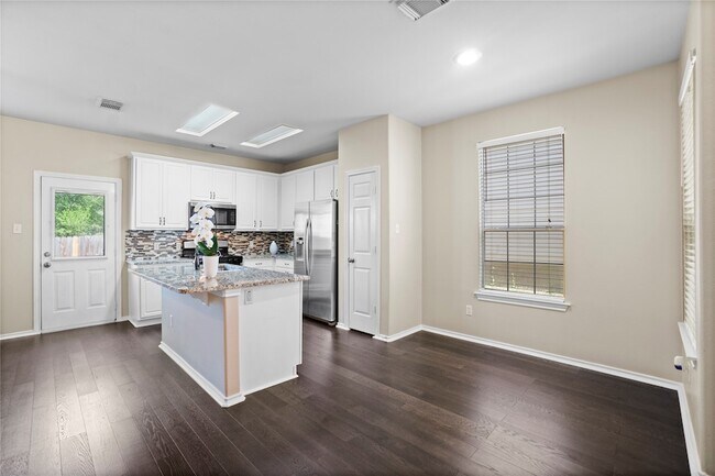 Foto del edificio - 15 Blue Creek Pl