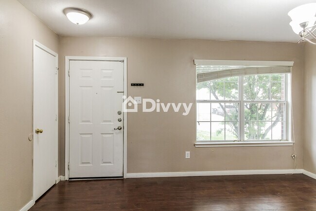 Building Photo - 5410 McKinley Ct
