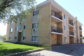 Building Photo - Ret 4120
