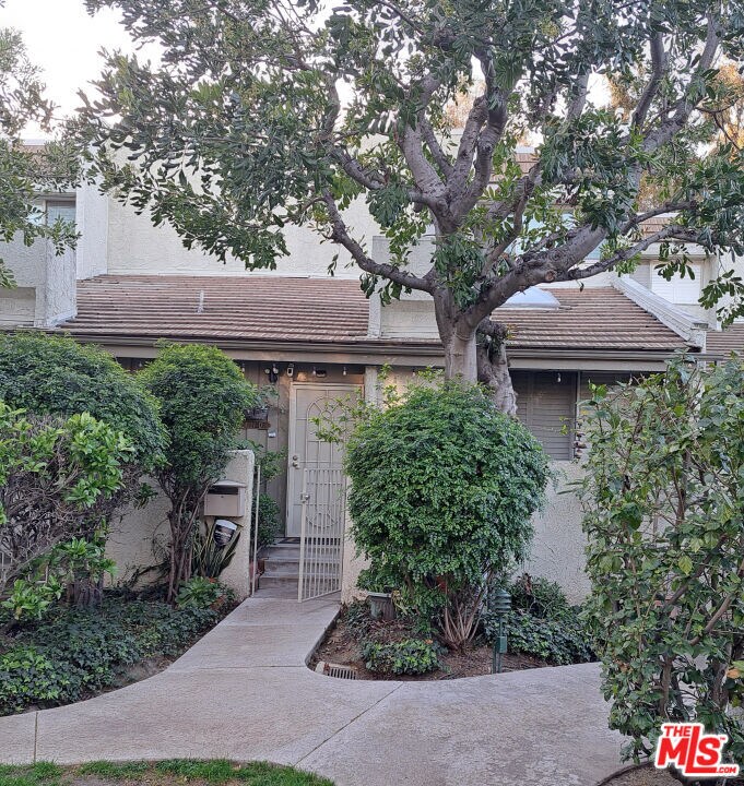 4227 Colfax Ave Unit D, Los Angeles, CA 91604 Condo for Rent in Los