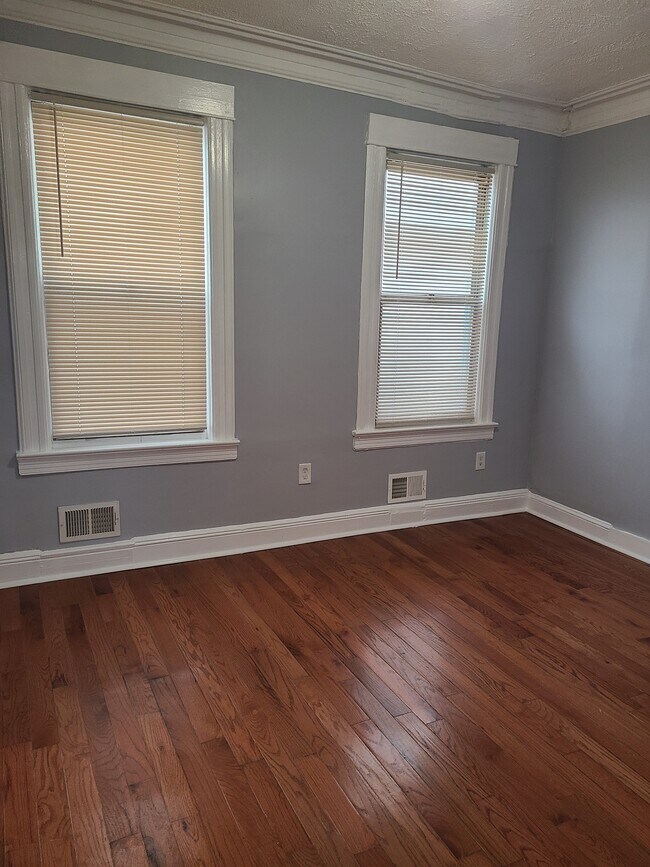 Building Photo - 62 Gates Ave