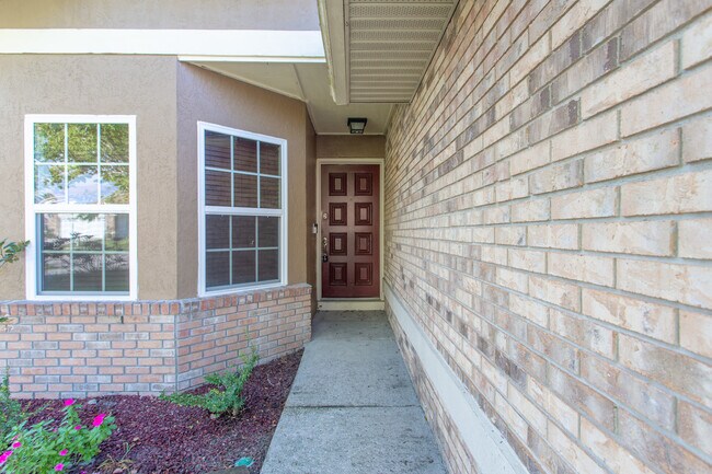 Building Photo - Beautifully Upgraded 3BD/2BA Home Near UCF...