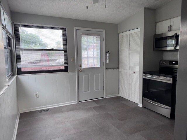 Building Photo - 6589 Arborg Ct