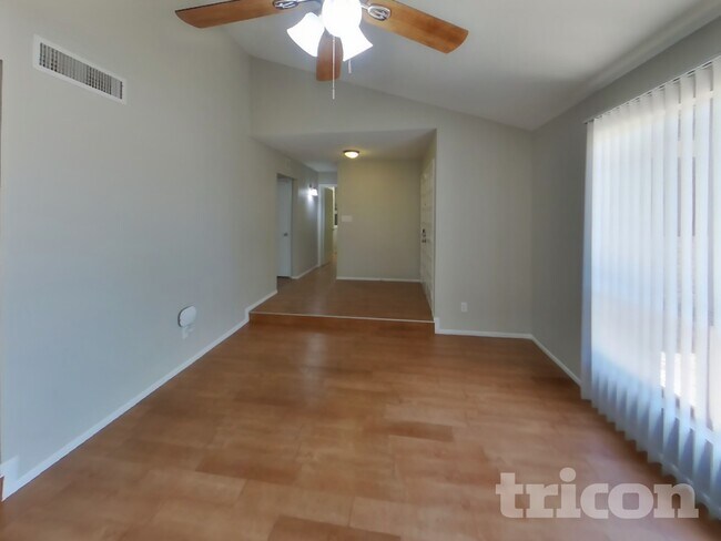 Foto del edificio - 4910 W Diana Ave