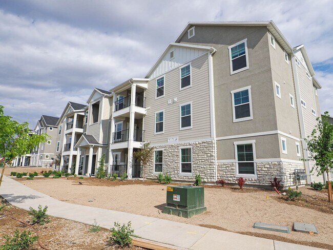 Building Photo - 6667 Twin Rocks Ln