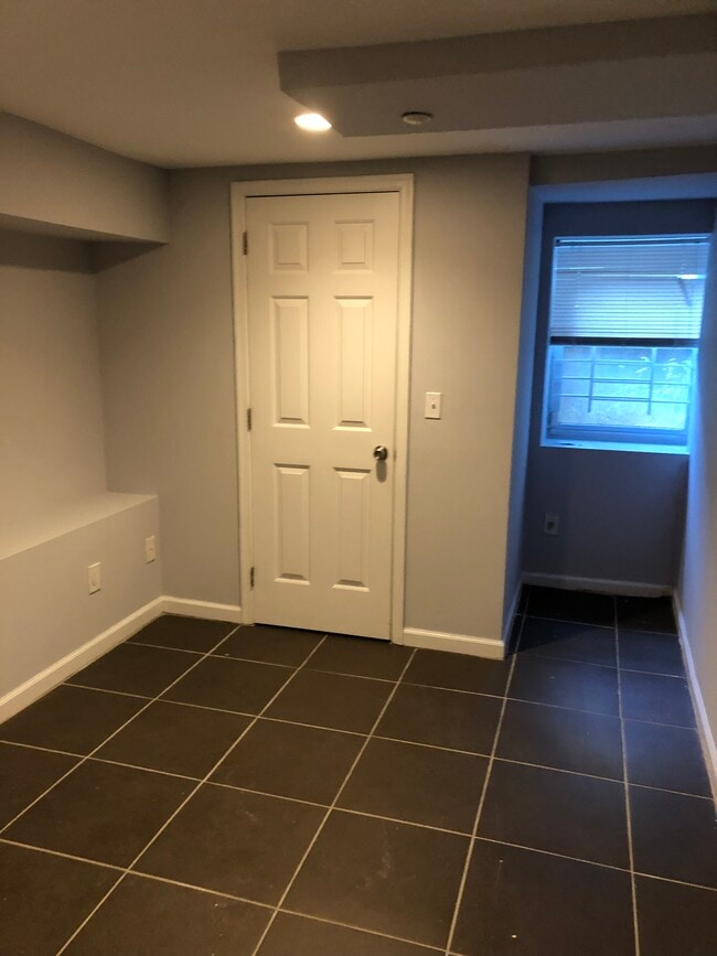 1 of 4 bedrooms - 1725 W Berks St