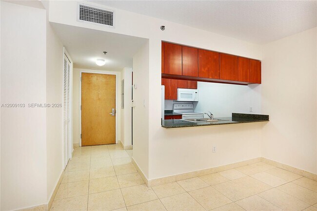 Foto del edificio - 1200 Brickell Bay Dr