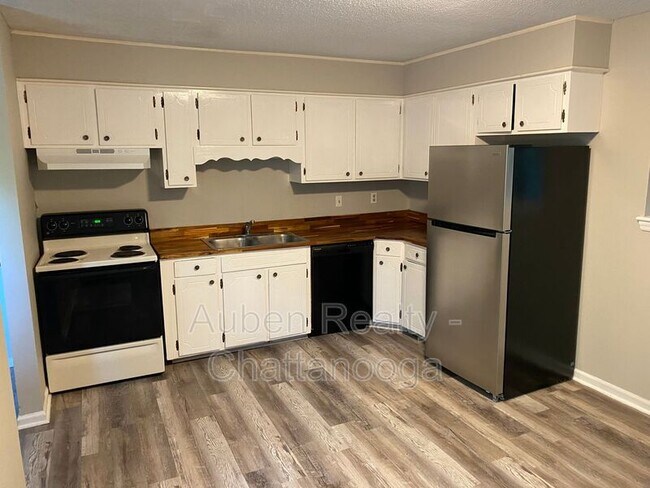 Building Photo - 4201 Davis Ln