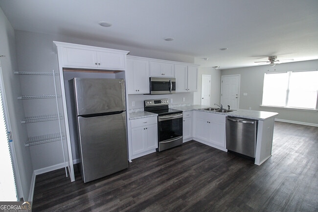 Building Photo - 124 Callaway Cres