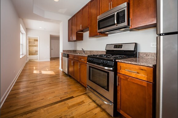 Foto principal - 2030 W Touhy Ave