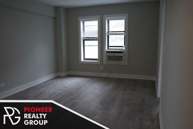 Foto del edificio - 505 W Belmont Ave