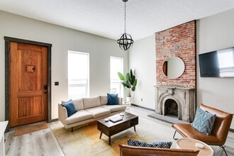 Building Photo - 725 E Breckinridge St