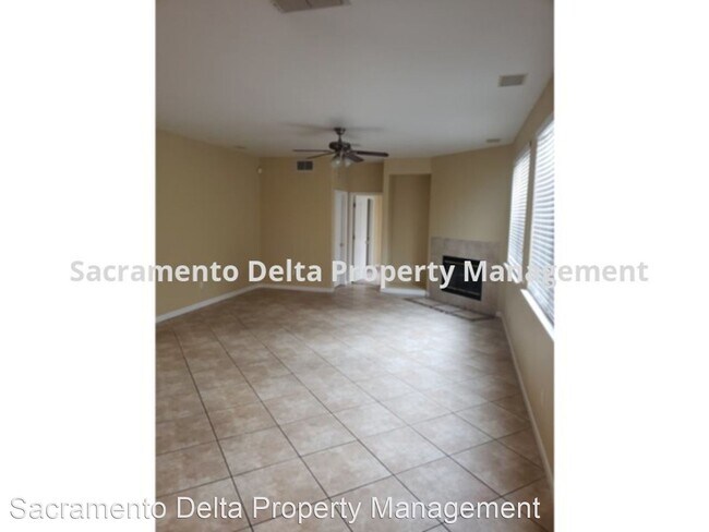 Building Photo - 4 br, 3 bath House - 400 Aviator Circle