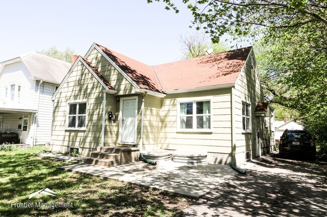 Building Photo - Fantastic 5 bedroom remodel! Completely re...