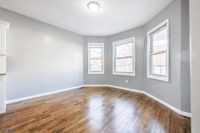 Foto del edificio - 342 Sanford Ave