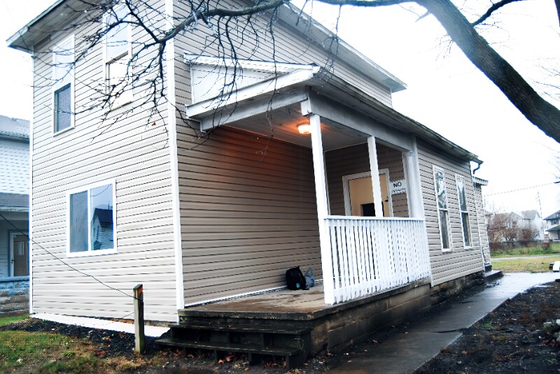 Primary Photo - 84 Curtis Ave