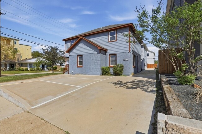 Building Photo - 3201 McCart Ave