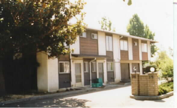 Building Photo - 26 Huntwood Way