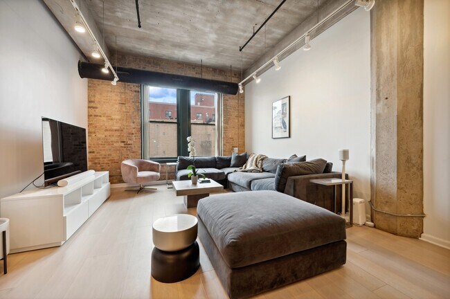 Foto del edificio - 1327 W Washington Blvd