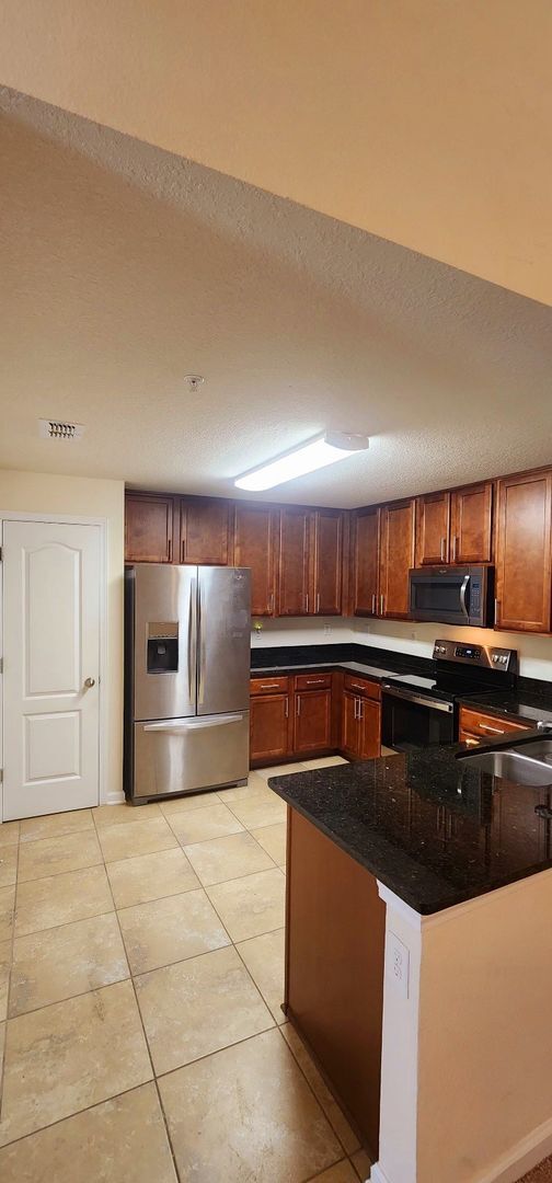 Building Photo - Sebastian Cove off SR 16- Townhome 3 Bedro...