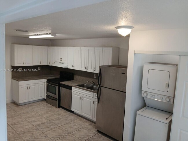 Building Photo - 7318 NW 76th Dr