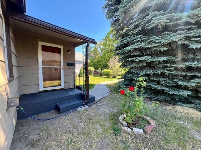 Building Photo - Adorable Shadle Bungalow - 2 Bed, 1 Bath +...