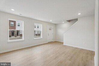 Building Photo - 19 E Front St