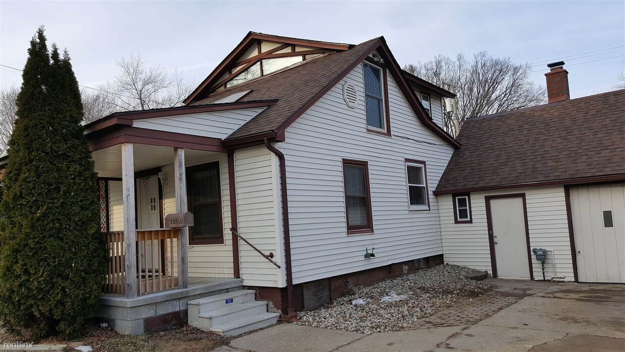 Primary Photo - 22405 Lange St