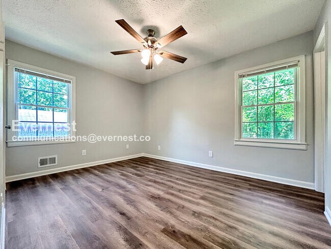 Foto del edificio - 321 Wilson Mill Rd SW