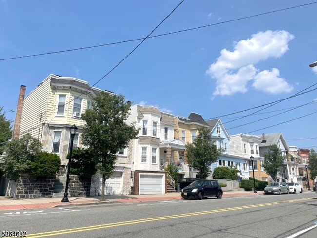 Building Photo - 620 15th St