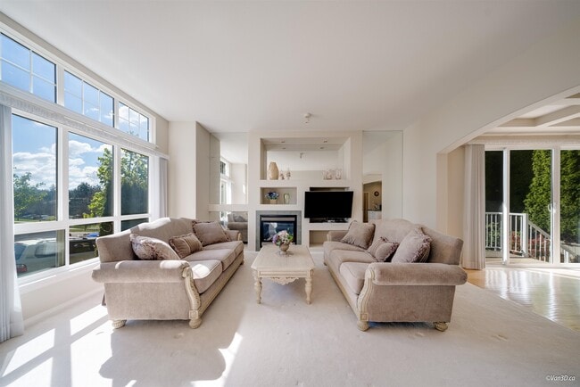 Building Photo - 15638 33 Av