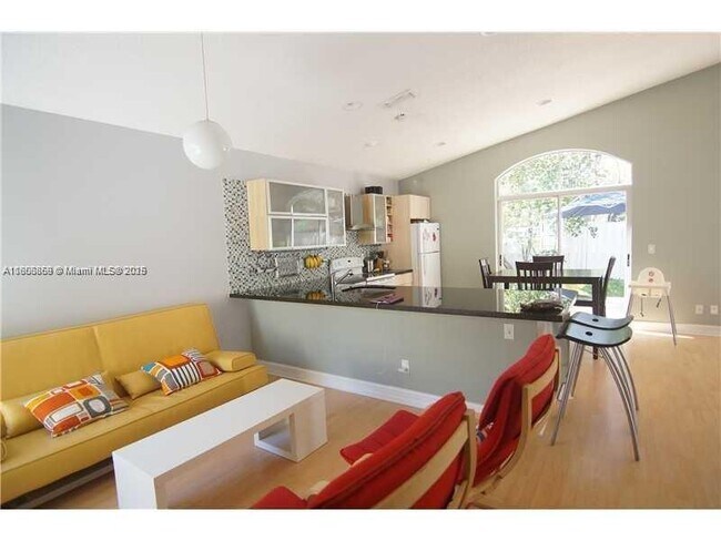 Foto del edificio - 882 Garnet Cir