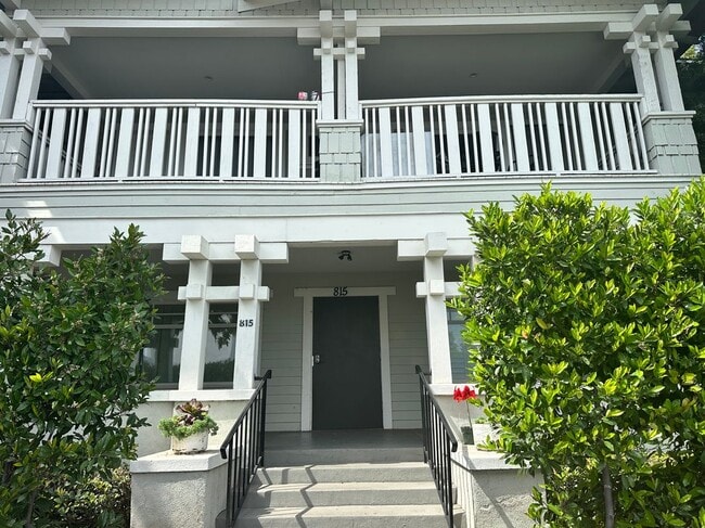 Building Photo - 815 Magnolia Ave