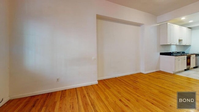 Building Photo - 240 E 78th St