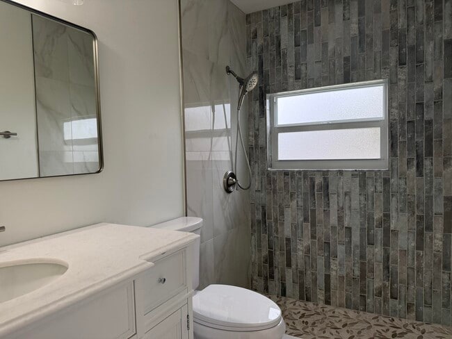 Building Photo - 509 Plymouth Rd