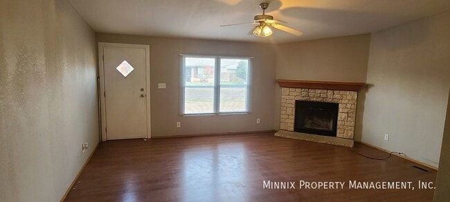 Building Photo - 304 SE 4th St