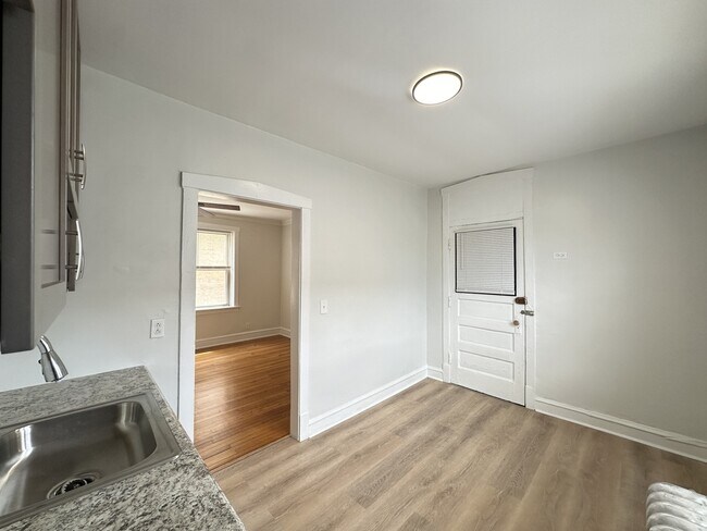 Foto del edificio - 4831 N Springfield Ave