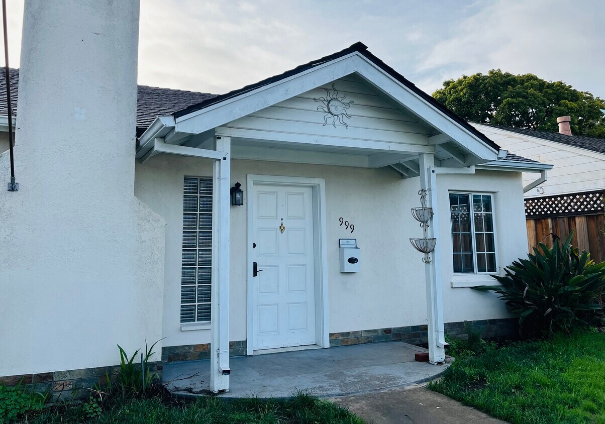 Primary Photo - 999 Inverness Dr