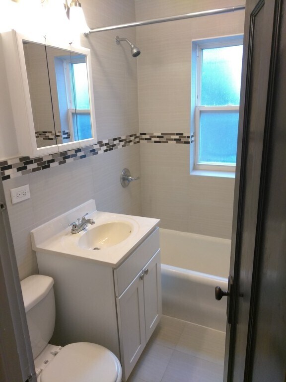Foto del edificio - 4655 N Manor Ave