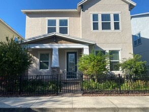 Building Photo - 461 Oviedo Blvd