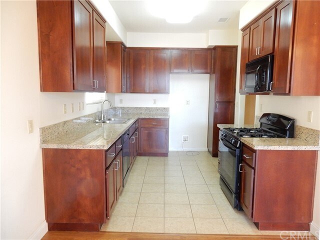 Foto del edificio - 22472 Denker Ave