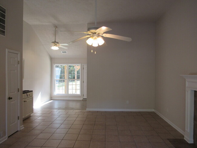 Building Photo - 3 Bedroom Ranch home - 1/2 acre lot!!