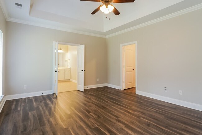 Building Photo - Beautiful Brick 4 Bedroom Home!