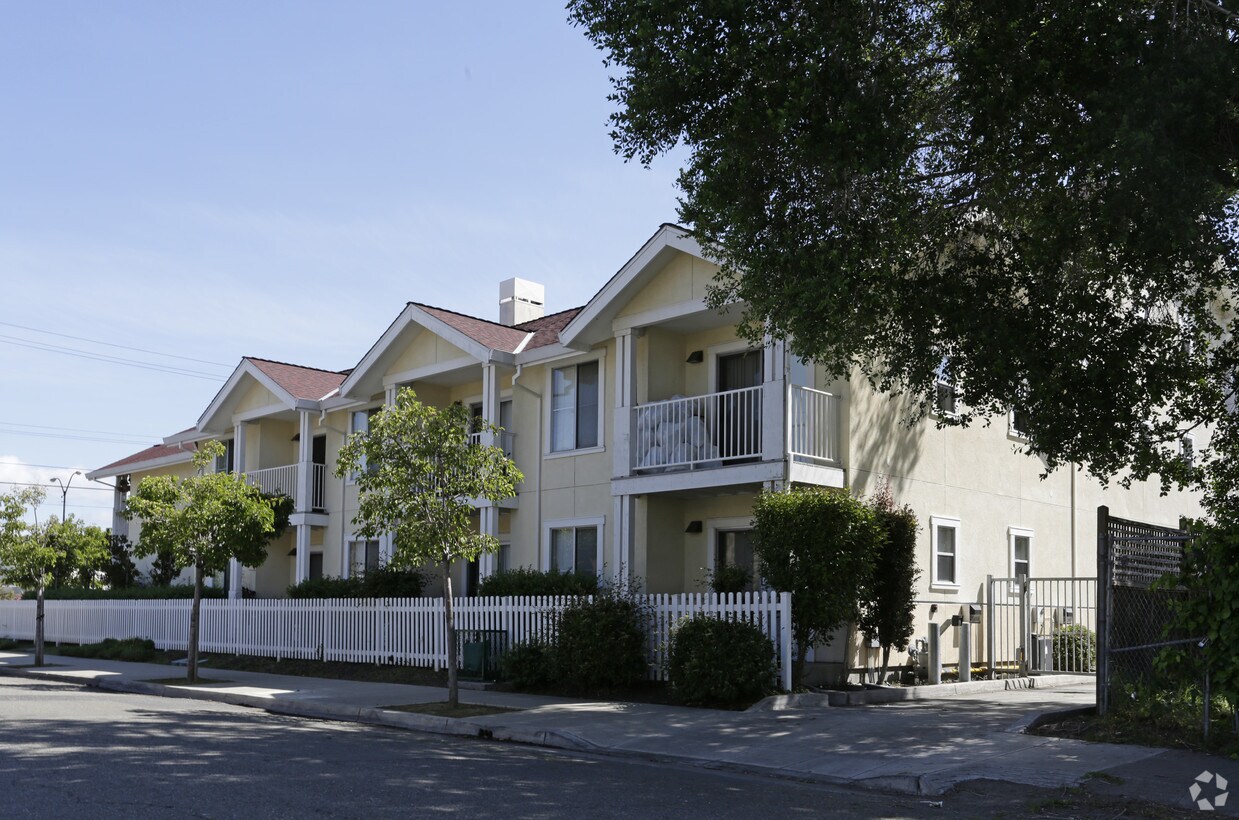 Foto del edificio - Downs Senior Housing