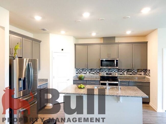 Building Photo - 3025 Green Park Dr