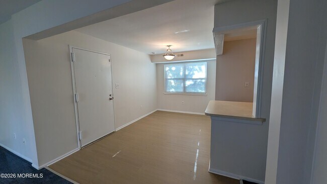 Foto del edificio - 230 Sawmill Rd