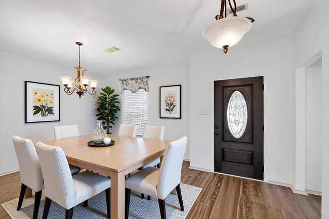 Building Photo - 415 Hidden Ridge Dr