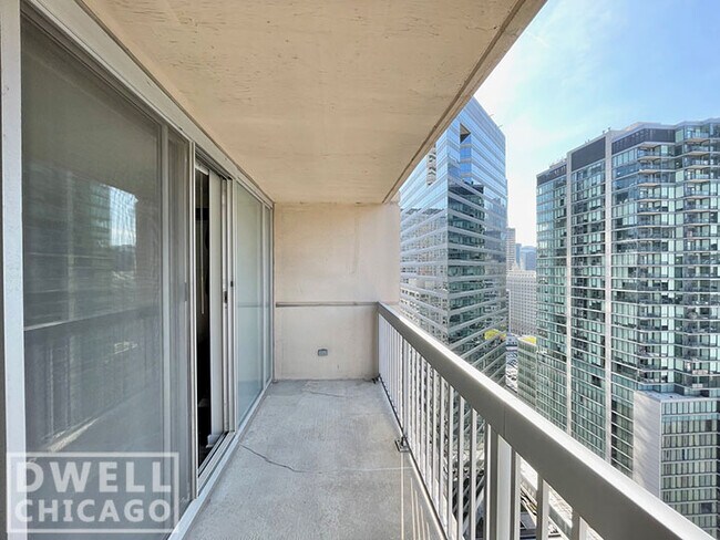 Foto del edificio - 550 N State St
