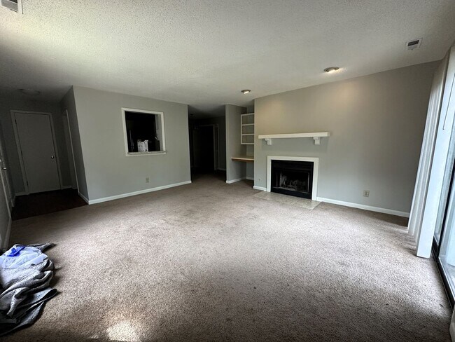 Foto del edificio - Sweetbriar Condos in North Raleigh - 2 bed...