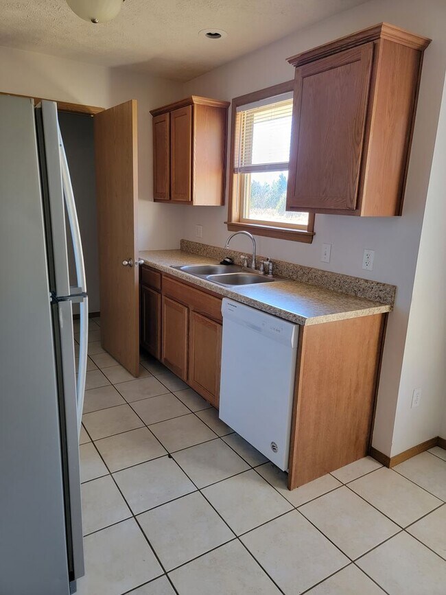 Building Photo - Great Carl Junction! 3br 2ba!